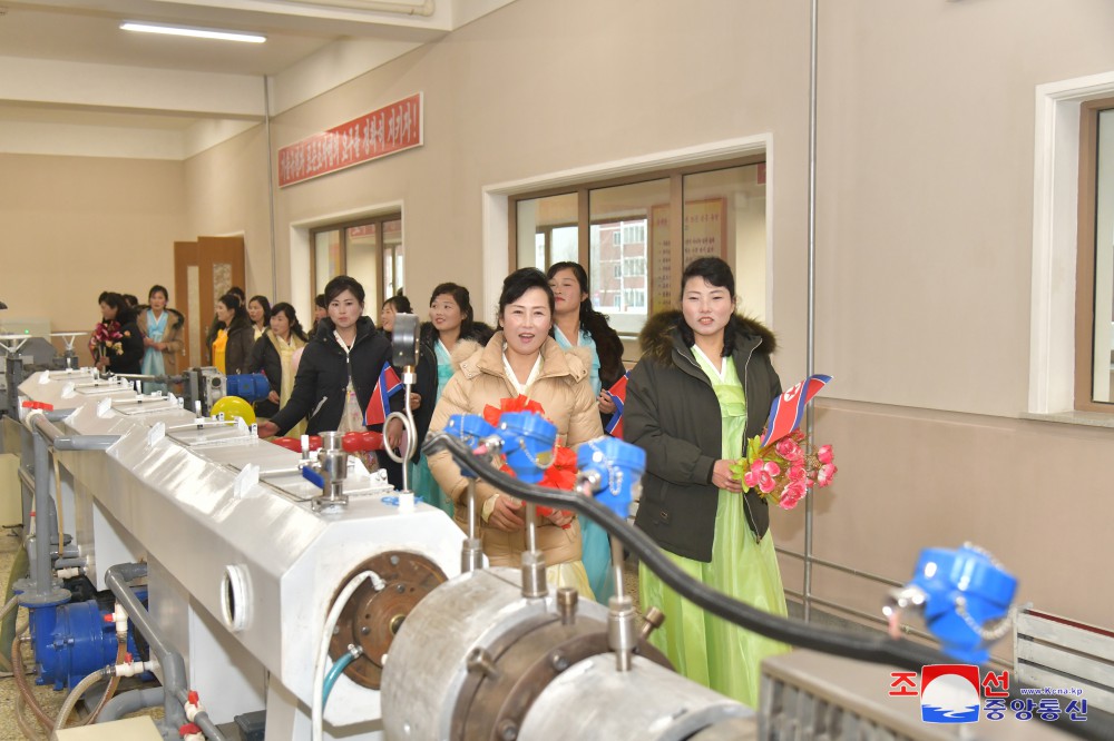 黄海南道银泉郡欢庆地方工业工厂竣工