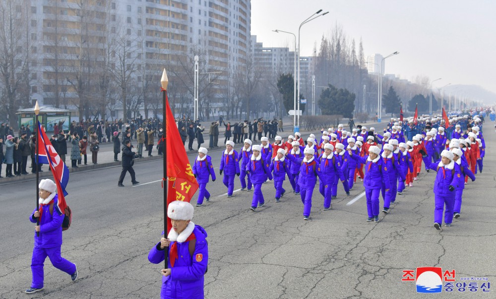 全国学生少年光复的千里路参观学习行军活动正式开始