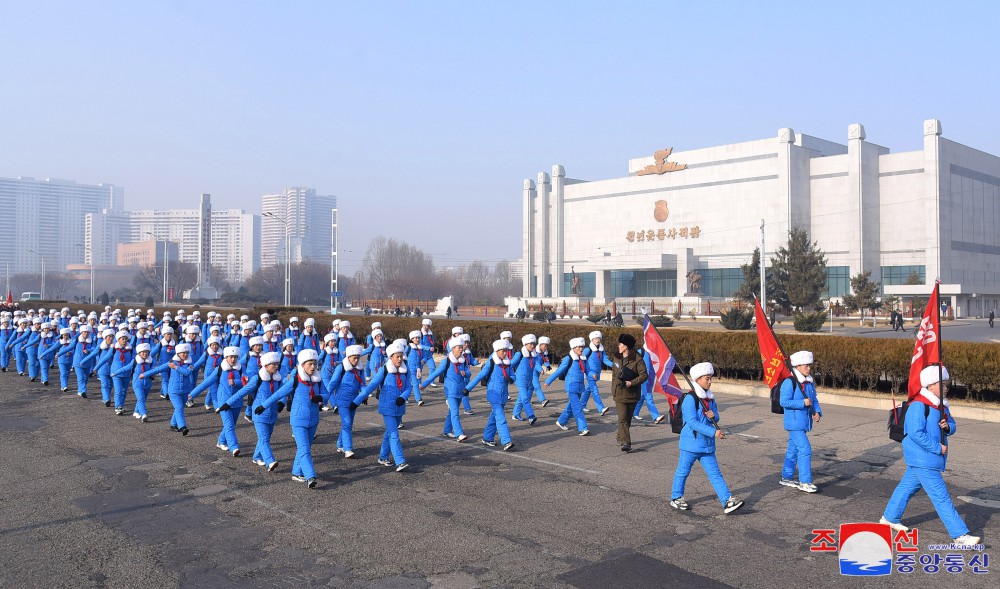 全国学生少年光复的千里路参观学习行军活动正式开始