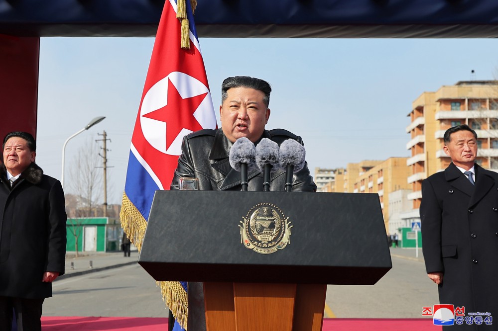 Discurso pronunciado por el estimado compañero Kim Jong Un en la ceremonia de inicio de la construcción del Hospital y el Complejo de Servicios del Distrito Kangdong, como parte de la 