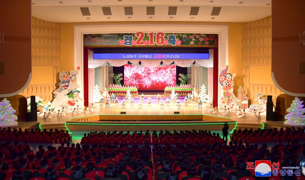 万景台学生少年宫艺术小组员综合演出举行