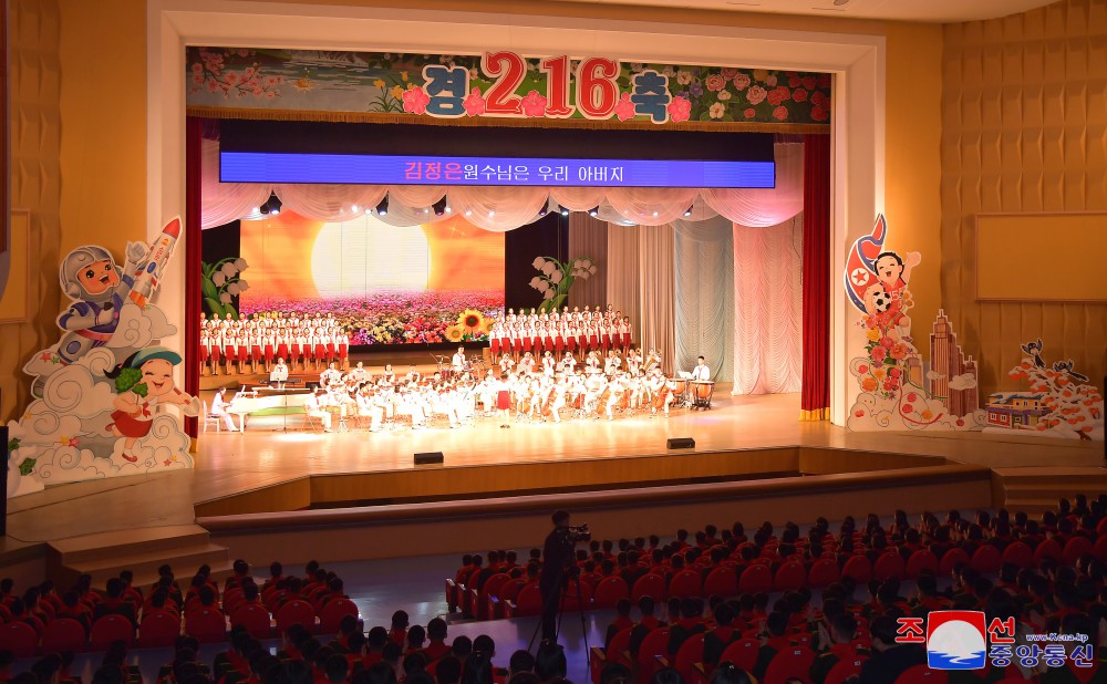 万景台学生少年宫艺术小组员综合演出举行