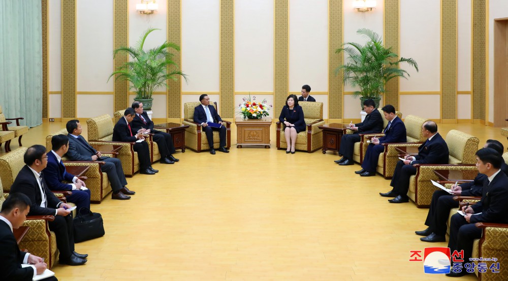 朝鲜民主主义人民共和国外务相崔善姬会见老挝人民民主共和国外交部代表团