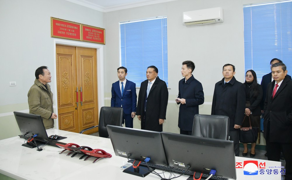 老挝外交部代表团参观平壤各处
