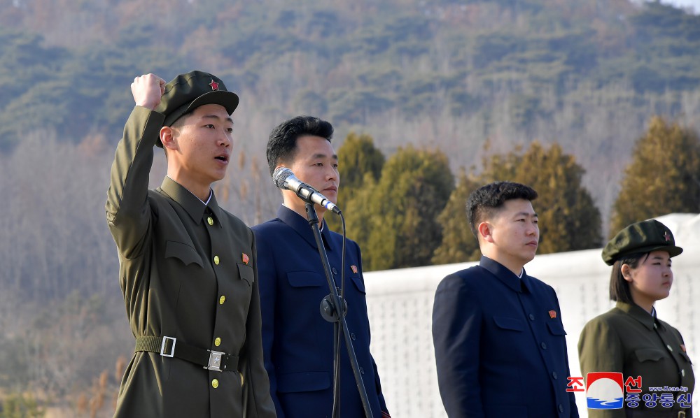 평양시 고급중학교 졸업반학생들의 인민군대 입대결의모임 및 전시가요대렬합창경연 진행