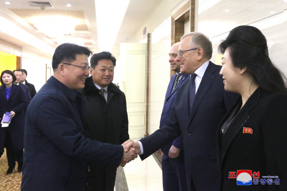 로씨야를 방문하는 우리 나라 정부경제대표단 출발