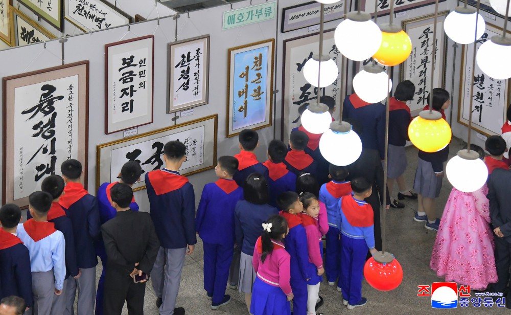 庆祝伟大领袖金日成同志华诞１１３周年全国书法节开幕
