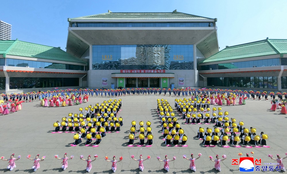 9th April Spring People's Art Festival Opens in DPRK
