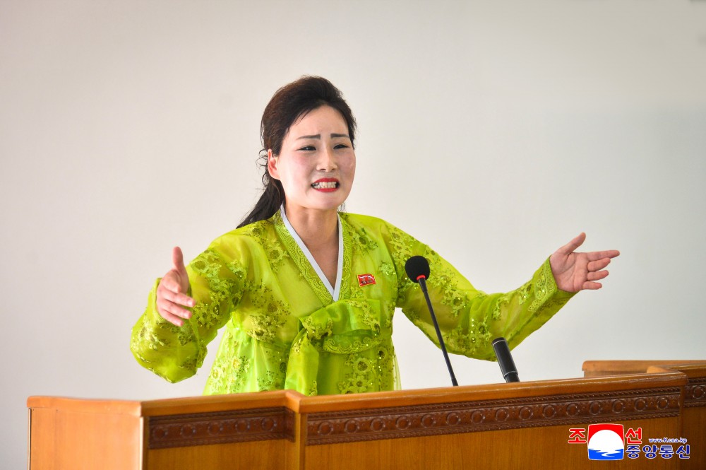 农盟工作人员和农业劳动者举行演讲大会