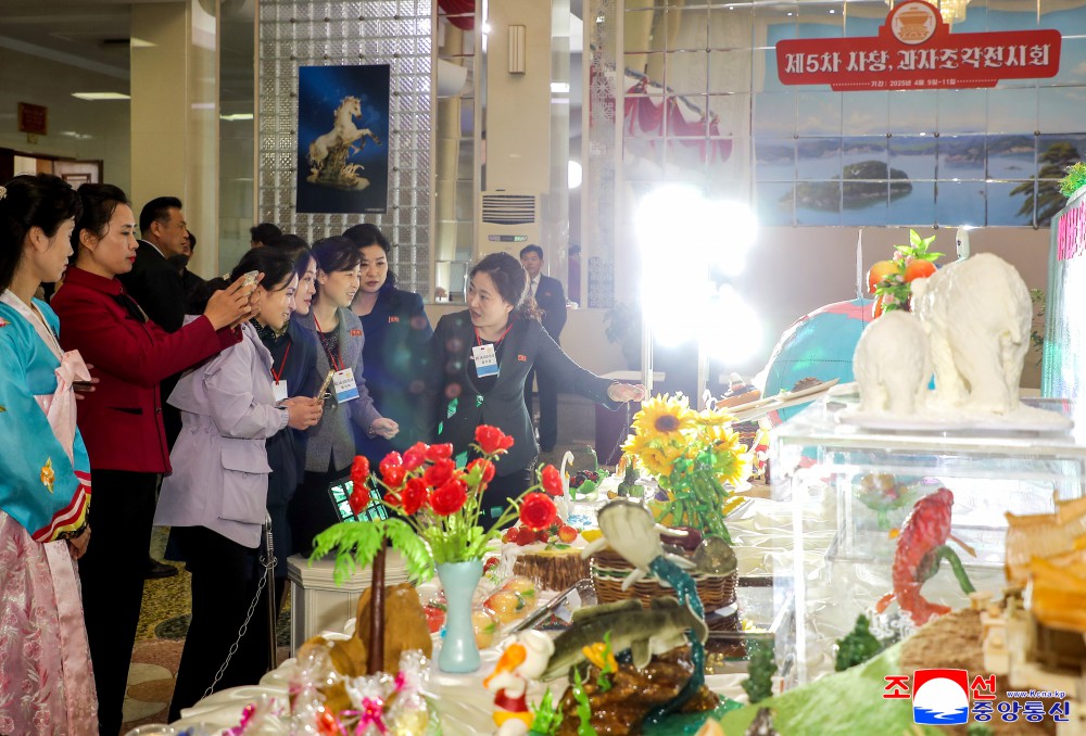 Fifth Sweet and Biscuit Sculpture Show Held in DPRK