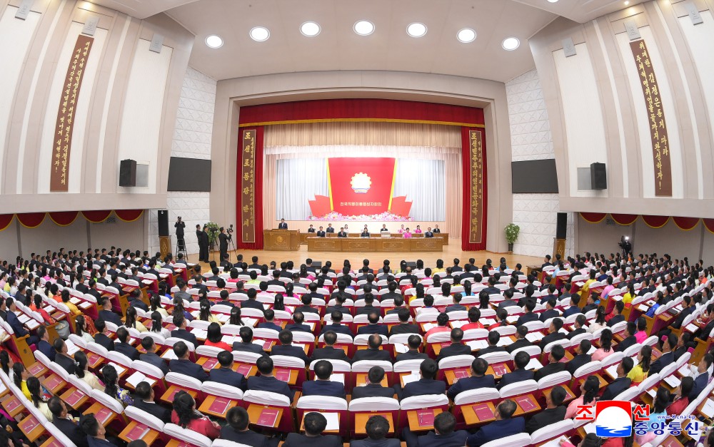 National Meeting of Exemplary GFTUK Members Held in DPRK