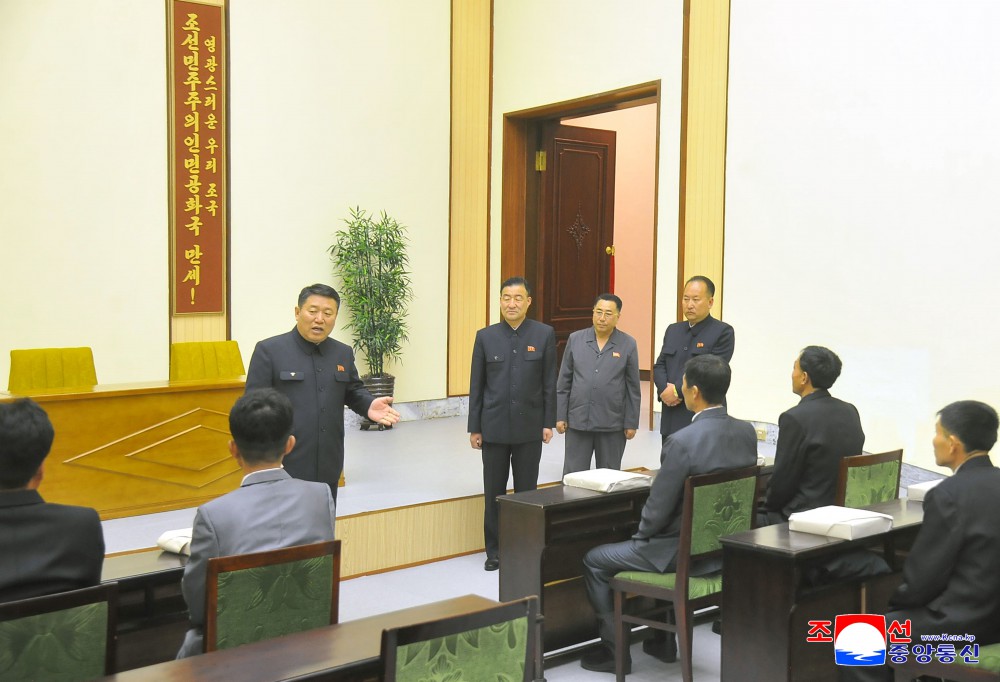 党政领导干部看望各地劳动群众祝贺“五一”国际劳动节
