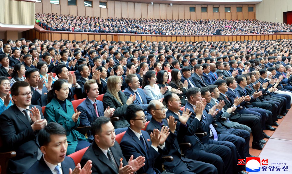 纪念“五一”国际劳动节１３５周年中央报告会举行
