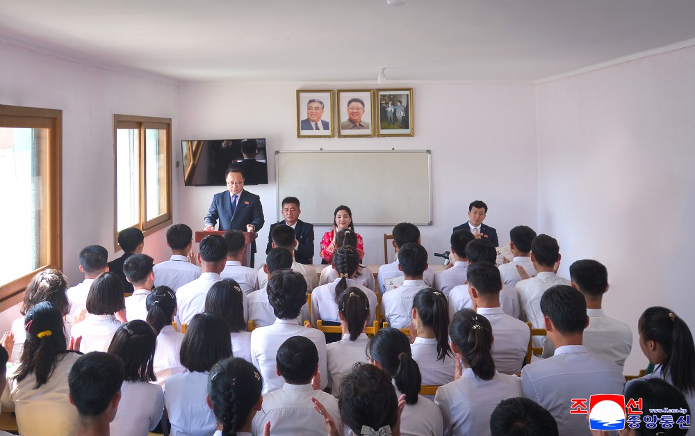 残疾人职业技术学校毕业暨开学典礼举行