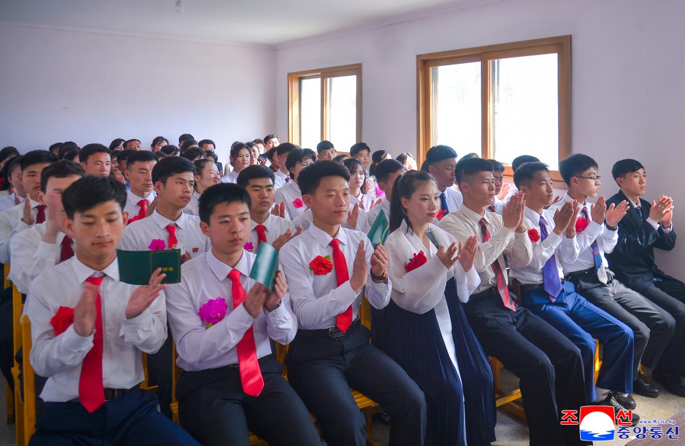 残疾人职业技术学校毕业暨开学典礼举行