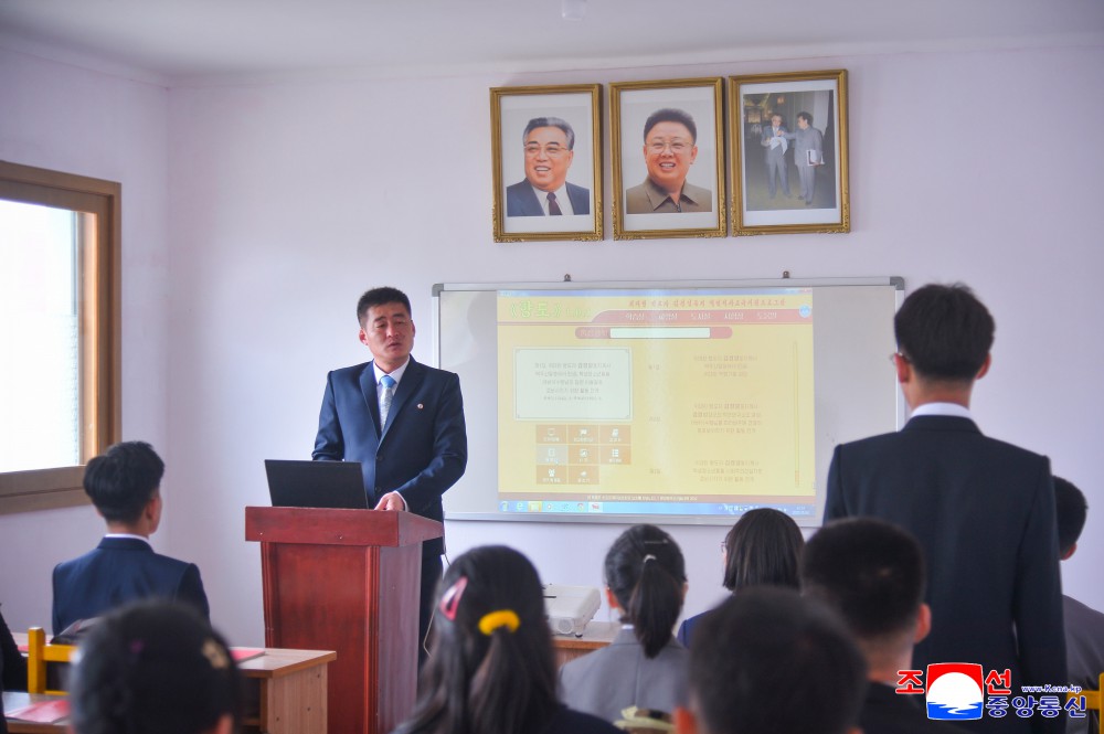 残疾人职业技术学校毕业暨开学典礼举行