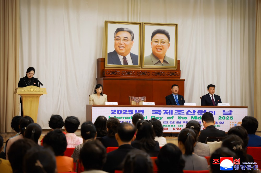 ２０２５年国际助产士日纪念活动举行