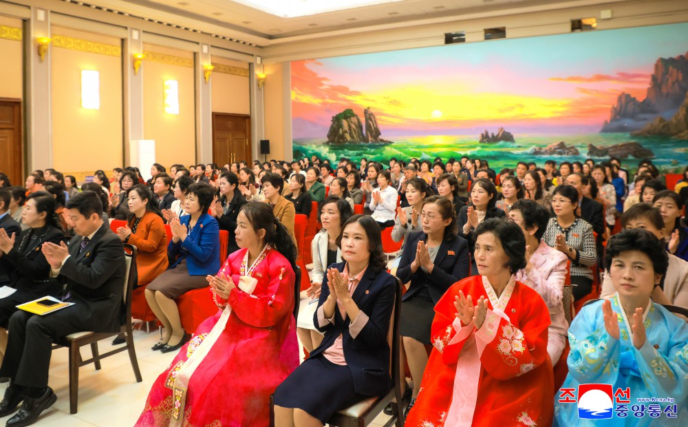 ２０２５年国际助产士日纪念活动举行