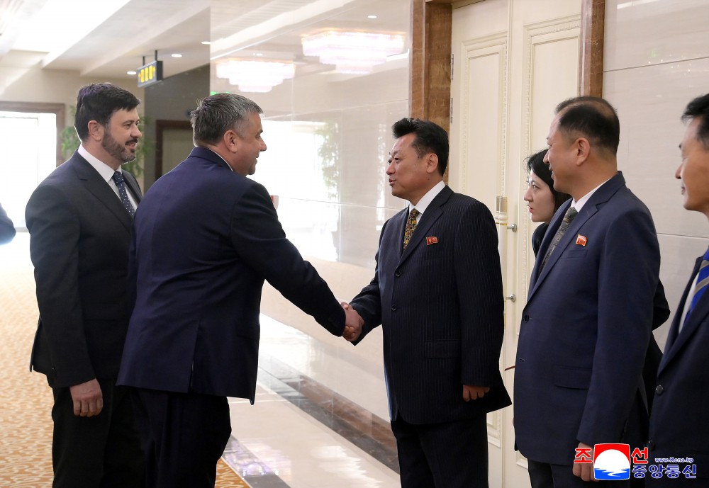 白俄罗斯共和国政府代表团抵达平壤