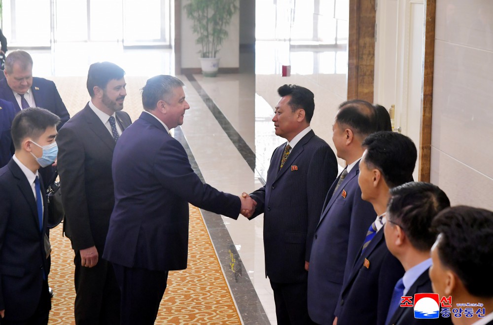 白俄罗斯共和国政府代表团抵达平壤