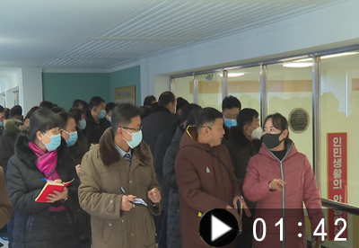 農業部門と省、中央機関の活動家が光川養鶏工場を参観